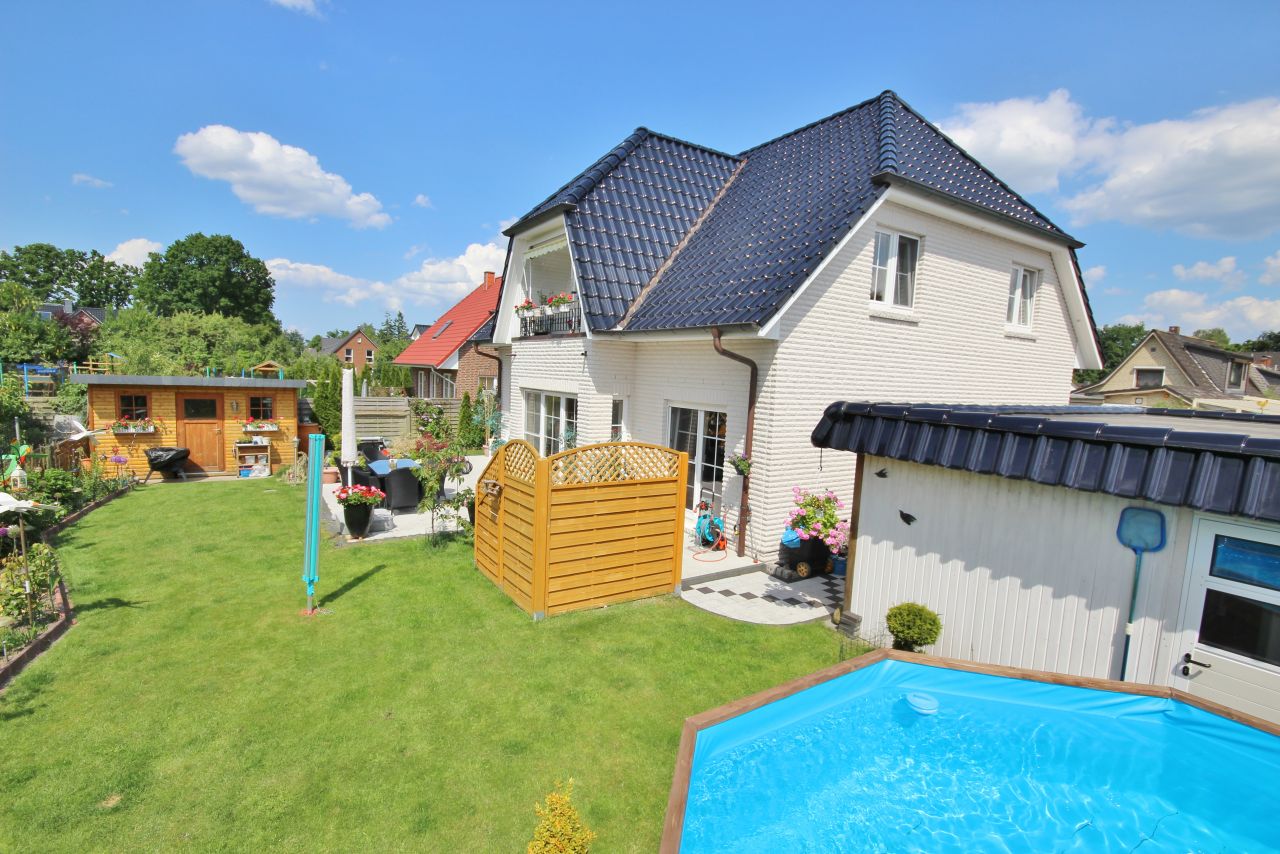 Elegante Villa mit Fernblick und Wintergarten