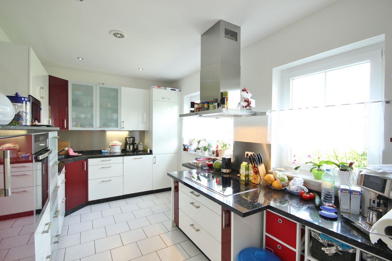 Elegante Villa mit Fernblick und Wintergarten