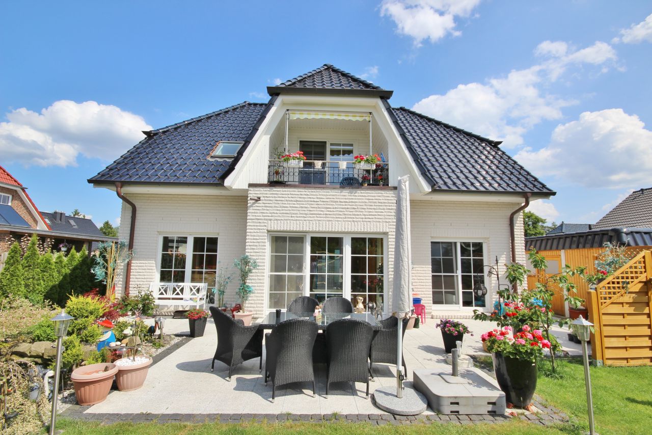 Elegante Villa mit Fernblick und Wintergarten