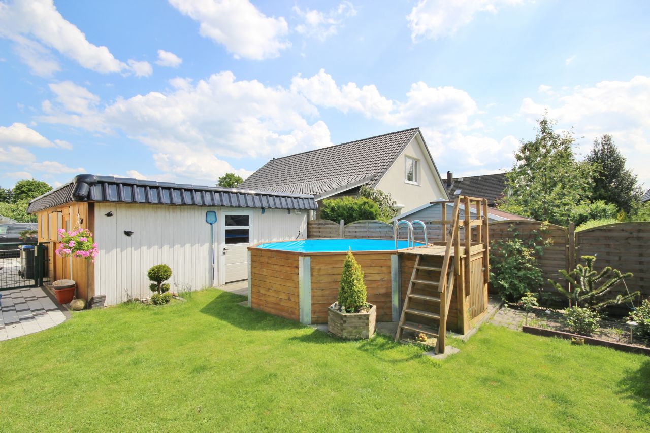 Elegante Villa mit Fernblick und Wintergarten