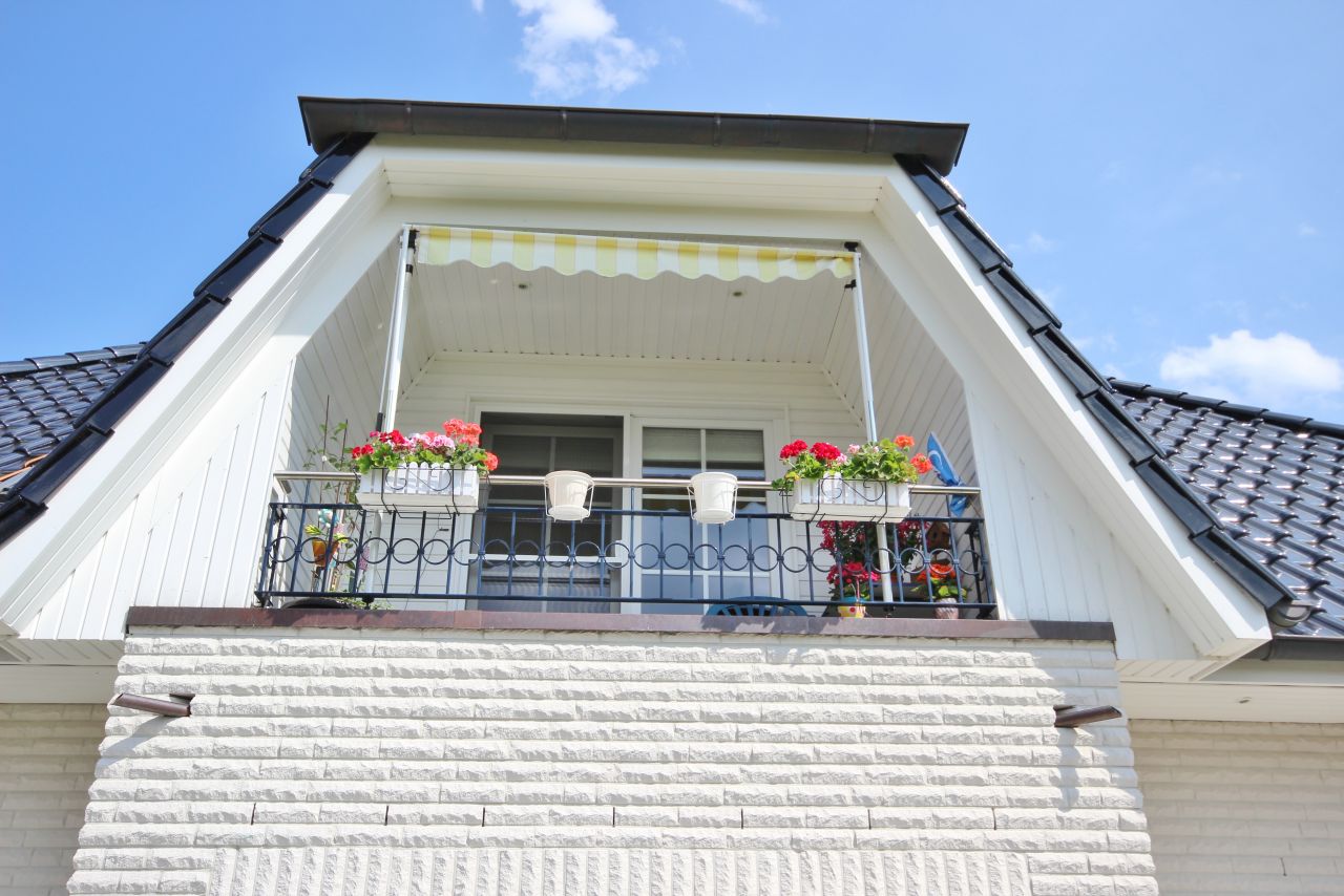 Elegante Villa mit Fernblick und Wintergarten